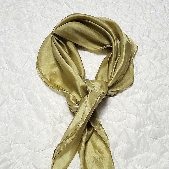 Lime scarf - Picture 2 of 4